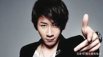 跪拜“天皇”，魔术变“骗术”，口碑崩塌的刘谦如今怎么样了？