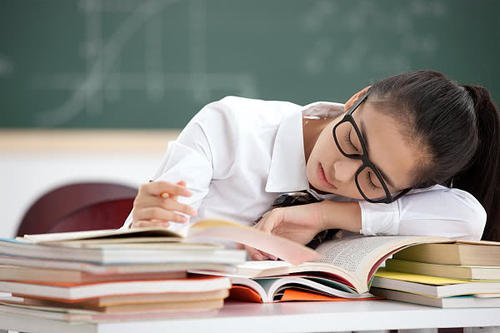 为什么老是想睡觉总觉得很困??