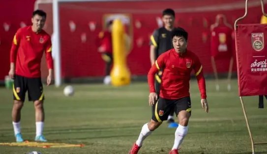 中国足球正在低谷期，国家队水平不断下滑，国足到底弱在哪里？