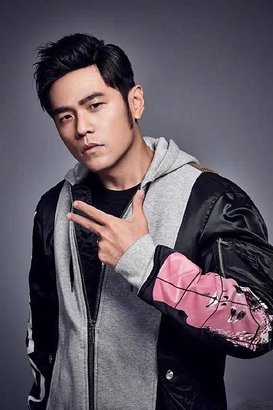 周杰伦账号被粉丝差评淹没，黑粉扬言要骂到他退网，原因是什么？