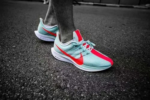 短跑和中长跑的跑鞋有什么区别?