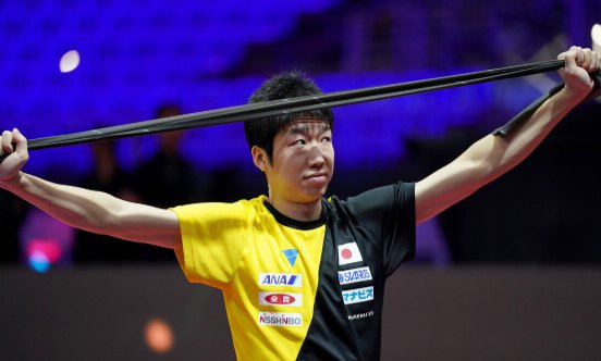 中国球员在日本乒乓联赛上有什么意外的表现？