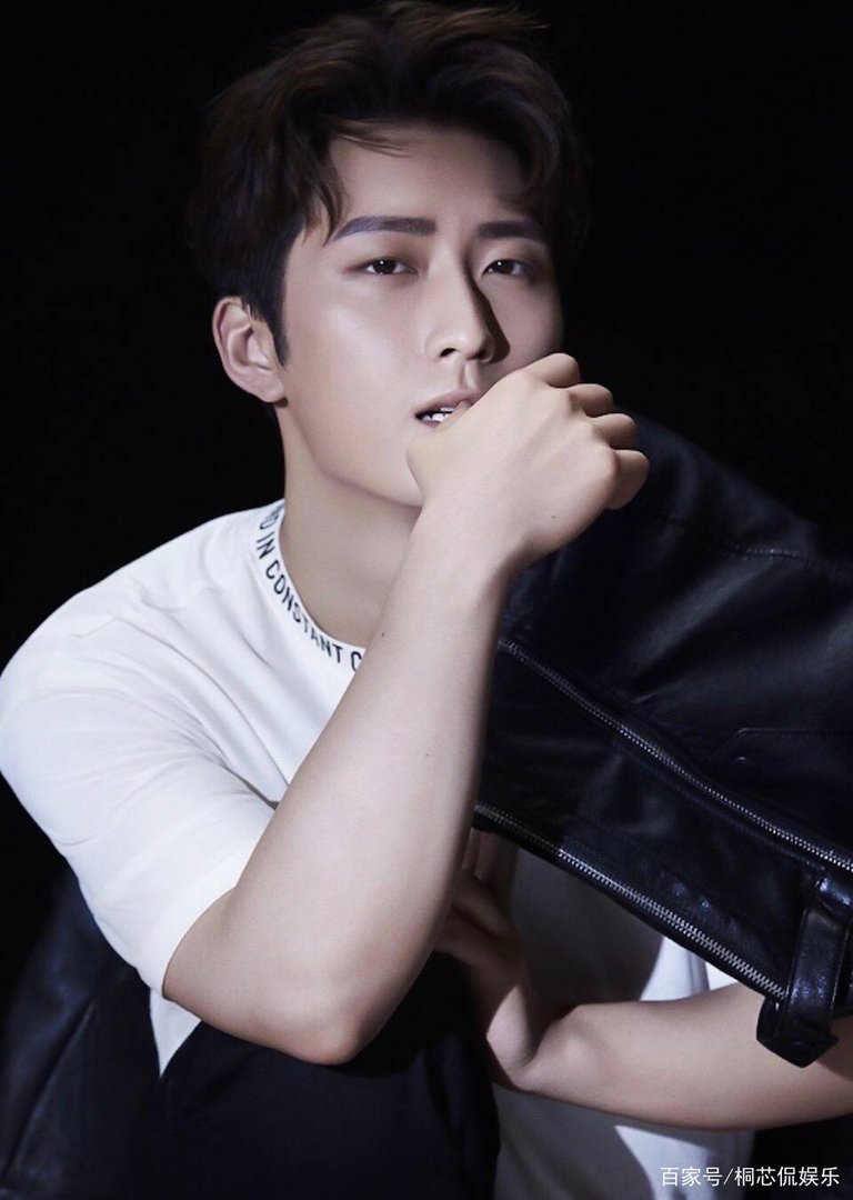 何超莲疑似又有新欢，窦骁的“豪门梦”要破碎了吗？