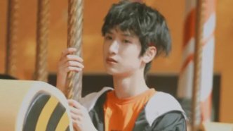 严浩翔高考后发个人微博，他在娱乐圈的发展如何？