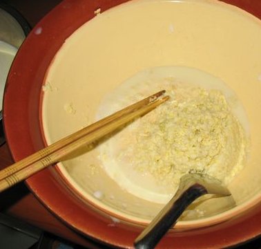 榨汁机可以榨豆浆吗？榨豆浆要加水吗？是加生水还是开水，冷的还是热的？求各界人士帮帮忙