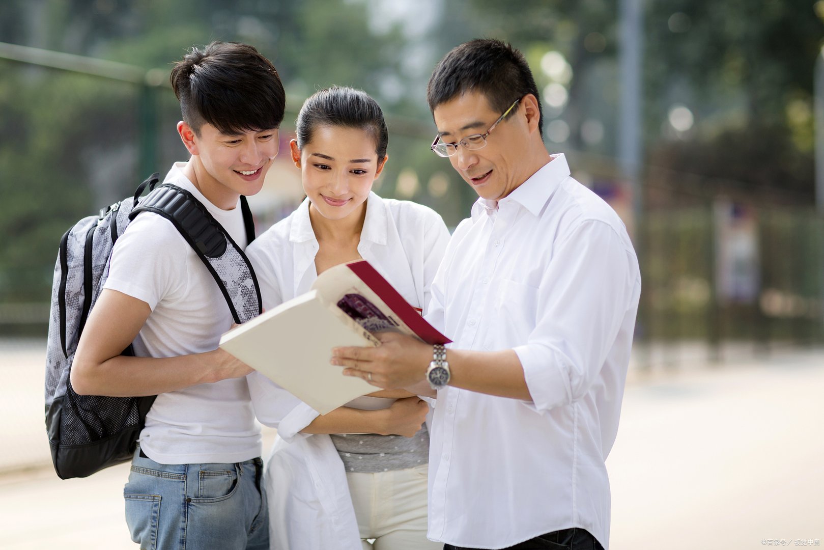 孩子今年参加高考面临的压力也很大，高考怎么给孩子减压？