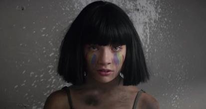 chandelier mv里面那个女孩是谁?