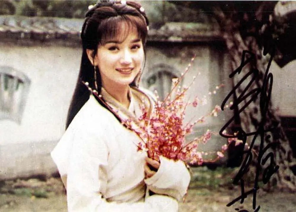 赵雅芝素颜照再次爆出，遭网友吐槽老大妈，赵雅芝这是得罪了谁？