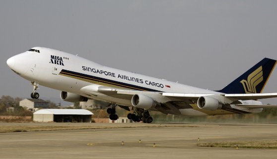 东航客机垂直坠毁，飞机失事的潜在原因有哪些？