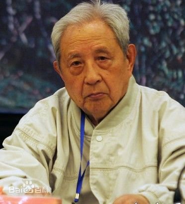 袁鹰的生平简介