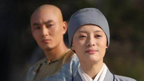 《甄嬛传》皇后为何没在宫外除掉甄嬛？