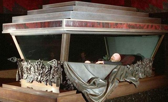 列宁最后到底是怎么死的？