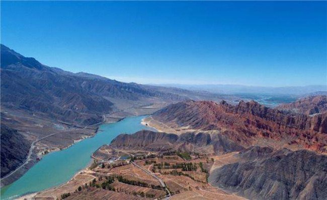 天下黄河贵德清 是怎么来的?