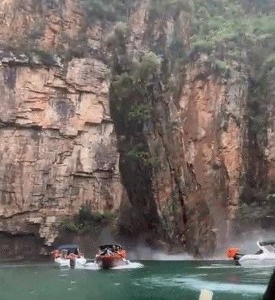 巴西一岩壁断裂砸向游船致多人死伤，造成此次事故的原因是什么？