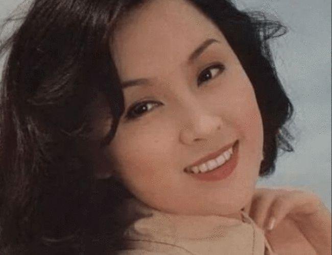 请问香港小姐杨启茵?