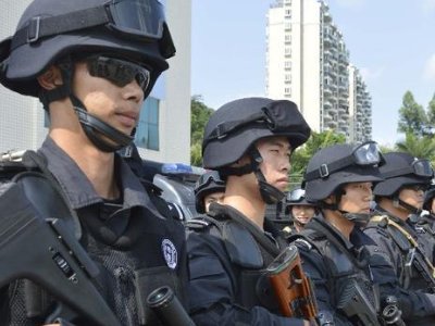 特警一个月工资多少？？