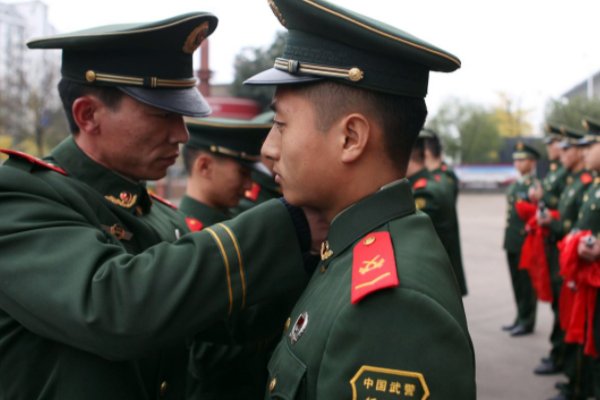 去当兵工资一个月多少啊？