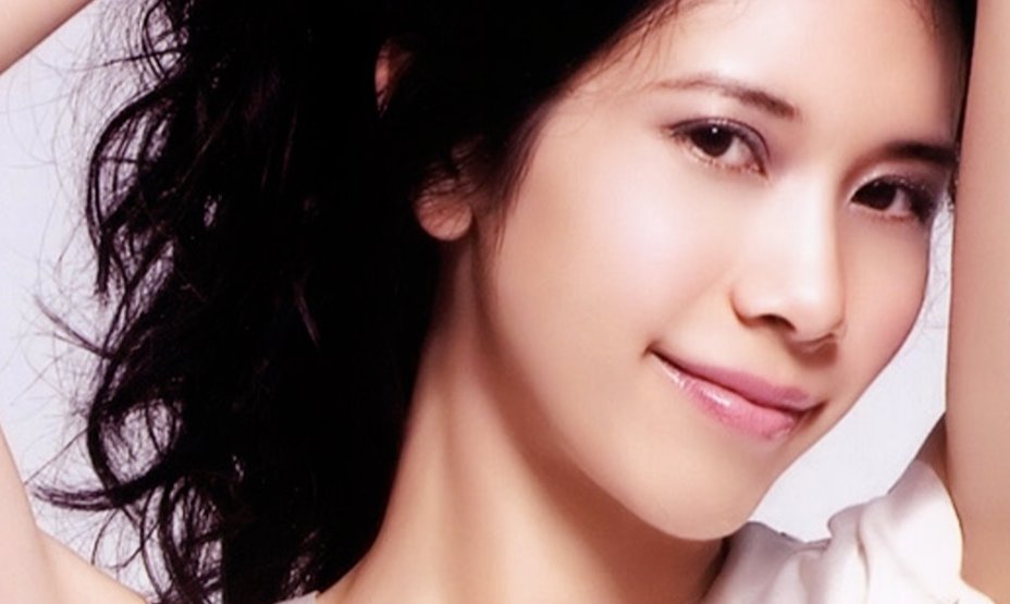 有一首歌的歌词是 阴天，在不开灯的房间 是什么歌