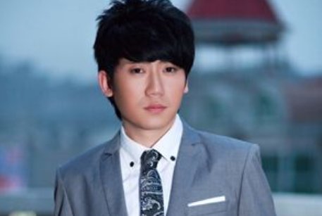 蔚蓝的天空，这句歌词，歌名叫什么啊？