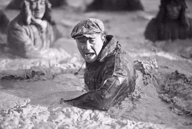 “铁人”王进喜有句名言“宁可少活二十年，拼命也要拿下大油田” ；第二代“铁人”王启民也有句名言“宁