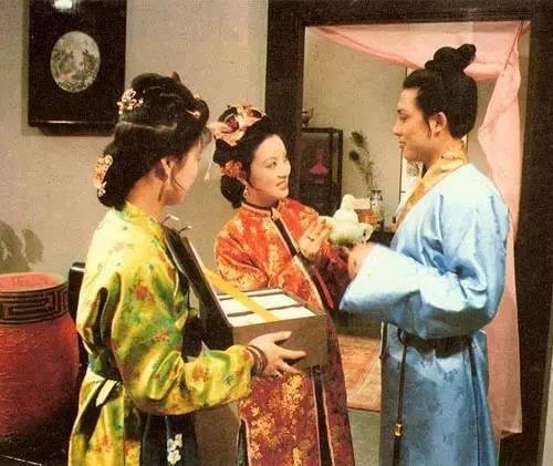 《红楼梦》中贾瑞是怎么死的?