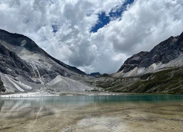 求四川旅游景点排名前十，哪些比较值得去？