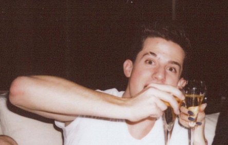 断眉哥CharliePuth感染新冠，他的病情严重吗？